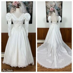 Beautiful Vintage 90s Wedding Gown!